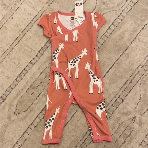 Tea Collection Other - NWT tea collection giraffe outfit